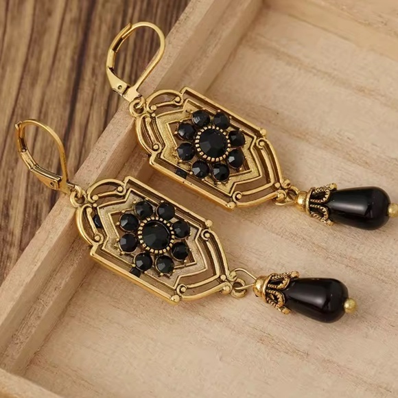 Vintage Marquis Ekaterina Gold Brass Earrings - Picture 2 of 5